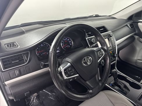 Used 2017 Toyota Camry SE FWD image 9