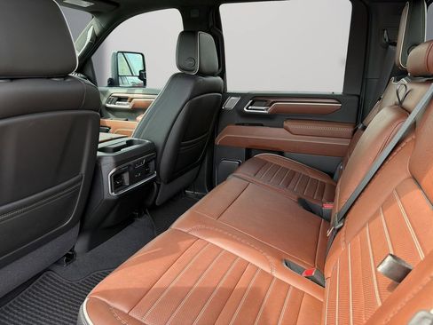 Certified 2025 GMC Sierra 2500 Denali Ultimate AWD/4WD image 15
