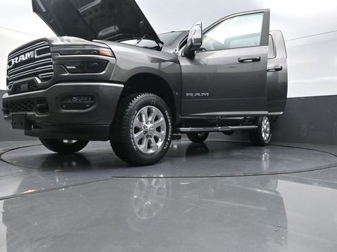 New 2026 RAM 2500 Laramie w/ Sport Appearance Package AWD/4WD image 32