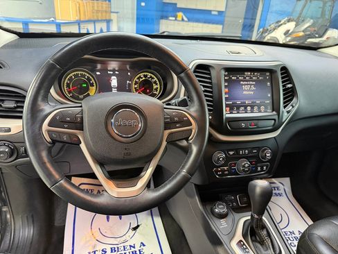 Used 2016 Jeep Cherokee Limited w/ Luxury Group AWD/4WD image 19