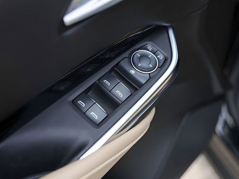 Certified 2024 Cadillac XT4 Luxury FWD image 19