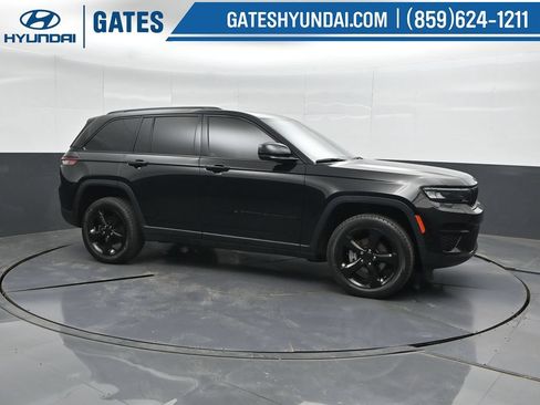Used 2023 Jeep Grand Cherokee Altitude AWD/4WD image 1