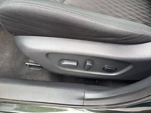 Used 2018 Nissan Rogue SV w/ Premium Package image 12