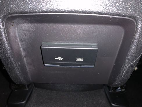 Used 2019 Jeep Cherokee Latitude Plus AWD/4WD image 16
