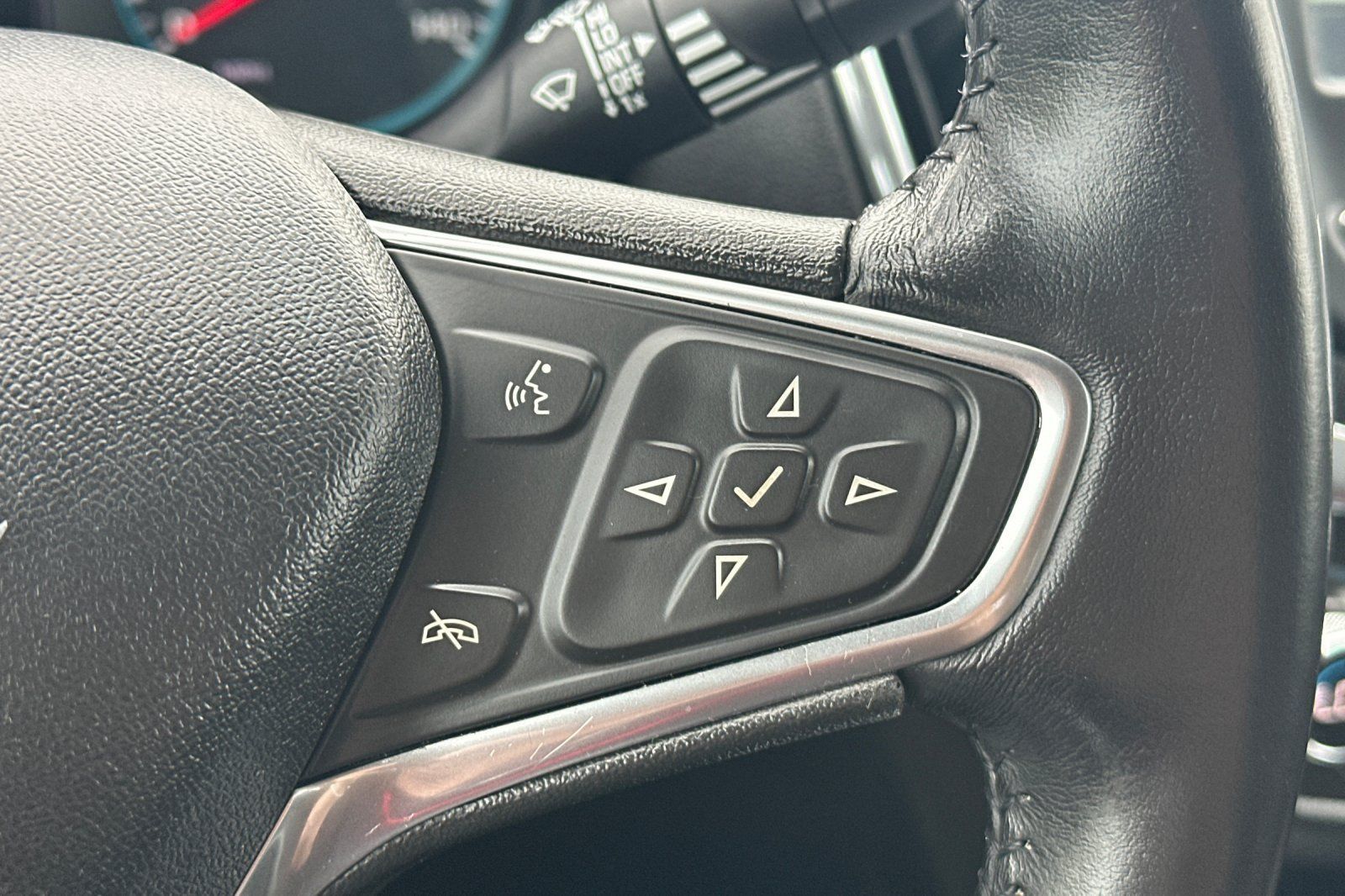Used 2018 Chevrolet Equinox LT FWD image 28