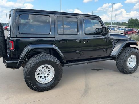 Used 2020 Jeep Wrangler Unlimited Sahara image 9