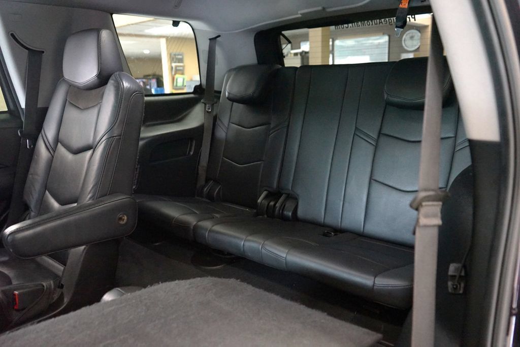 Used 2018 Cadillac Escalade Luxury AWD/4WD image 18