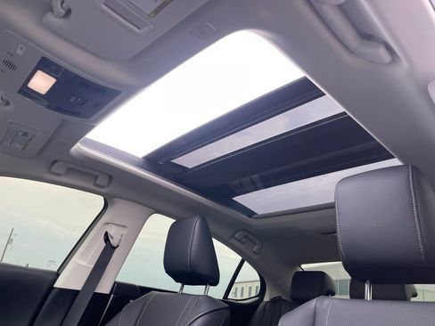 Used 2025 Lexus ES 350 Luxury image 10