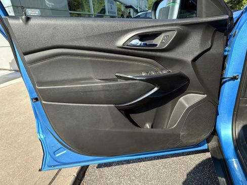 Used 2025 Chevrolet Trax ACTIV w/ Sunroof Package FWD image 8