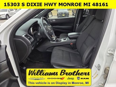 Used 2019 Jeep Grand Cherokee Laredo image 12