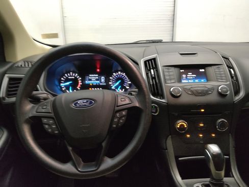Used 2018 Ford Edge SE image 22