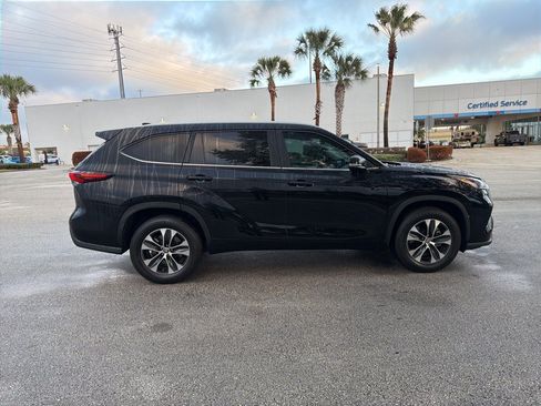 Used 2024 Toyota Highlander XLE image 6