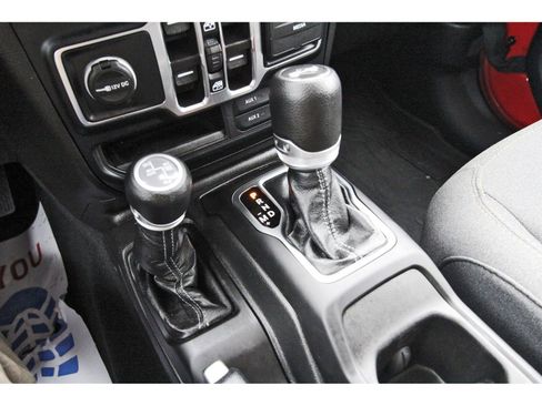 Used 2024 Jeep Wrangler Unlimited w/ Convenience Group image 27