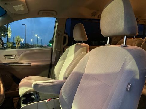 Used 2016 Toyota Sienna LE image 22
