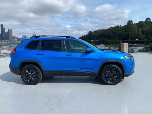 Used 2020 Jeep Cherokee Latitude Plus AWD/4WD image 2
