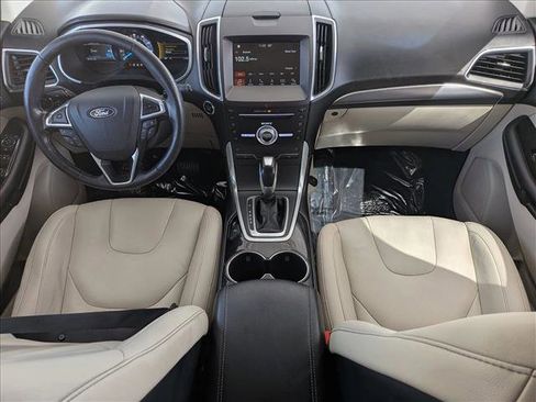 Used 2018 Ford Edge Titanium w/ Technology Package image 17