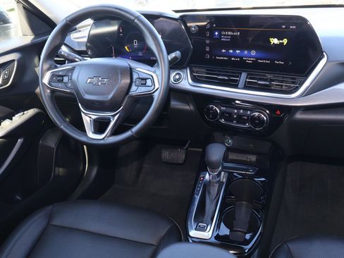 Used 2025 Chevrolet Trax ACTIV w/ Sunroof Package FWD image 10