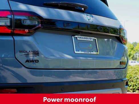 Used 2025 Honda Pilot TrailSport image 11