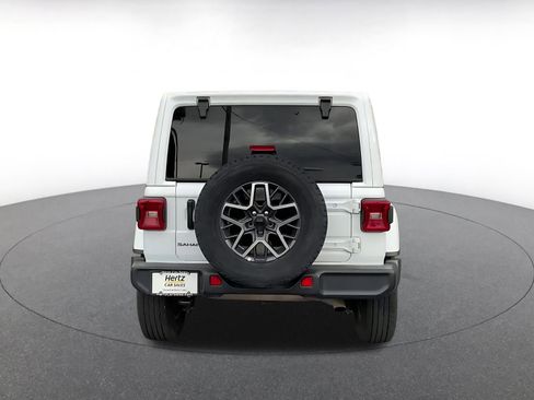 Used 2025 Jeep Wrangler Sahara image 12