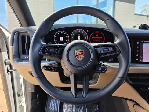 Used 2025 Porsche Cayenne S image 29