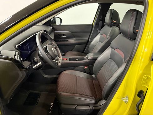 Used 2025 Nissan Kicks SR w/ SR Premium Package AWD/4WD image 9