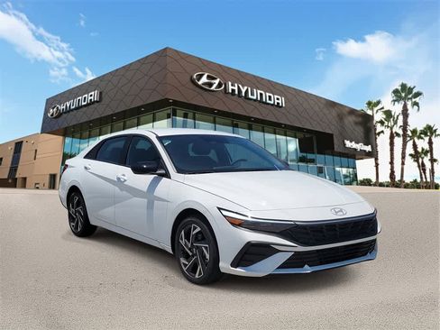 New 2025 Hyundai Elantra SEL image 4
