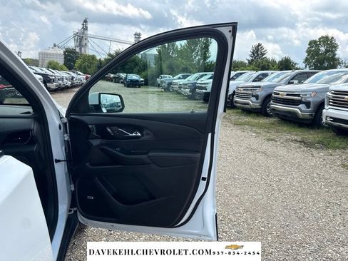 Used 2023 Chevrolet Traverse RS FWD image 31