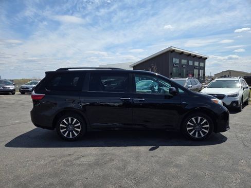 Used 2019 Toyota Sienna XLE AWD/4WD image 22