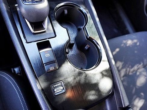 Used 2025 Nissan Rogue S image 30