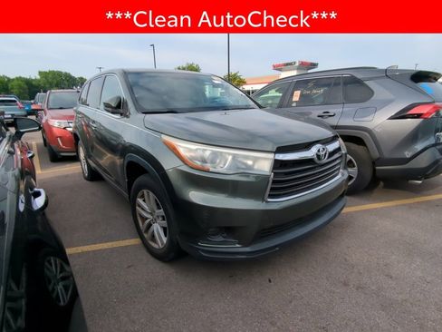 Used 2015 Toyota Highlander LE AWD/4WD image 3