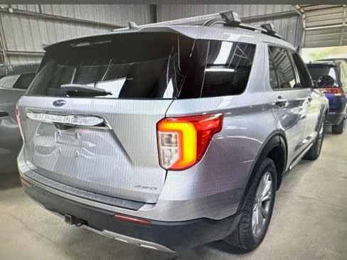 Used 2021 Ford Explorer XLT w/ Equipment Group 202A AWD/4WD image 4