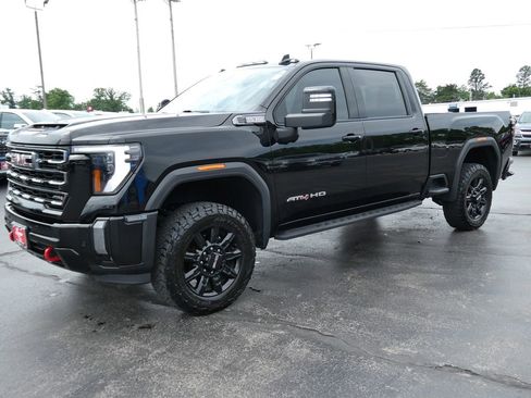 Used 2024 GMC Sierra 2500 AT4 w/ AT4 Premium Plus Package AWD/4WD image 9