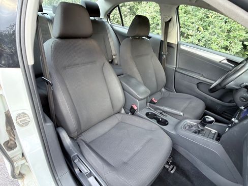 Used 2016 Volkswagen Jetta SE FWD image 26