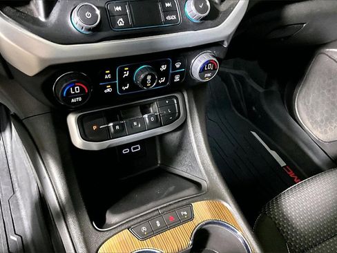 Used 2023 GMC Acadia SLE w/ Elevation Edition image 26