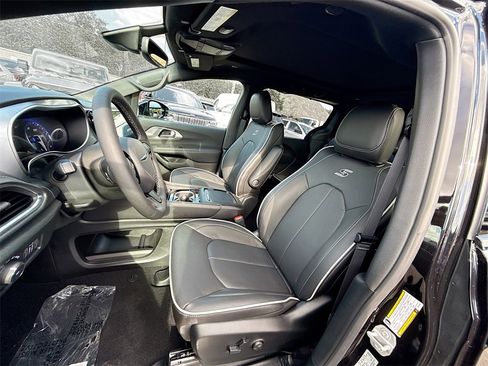 New 2026 Chrysler Pacifica Limited w/ S Appearance Package image 22