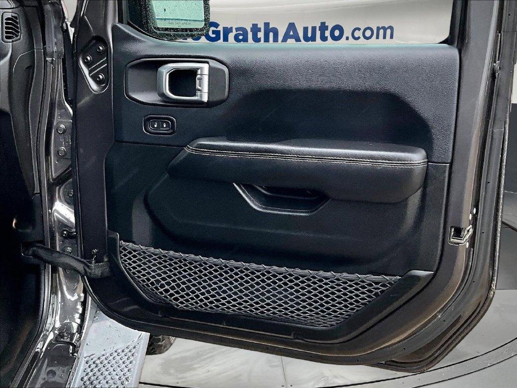 Used 2018 Jeep Wrangler Unlimited Sahara w/ Safety Group AWD/4WD image 29