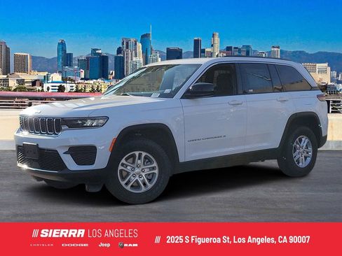 New 2025 Jeep Grand Cherokee Laredo image 1