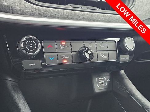 Certified 2024 Jeep Compass Latitude image 21