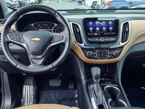 Used 2022 Chevrolet Equinox Premier AWD/4WD image 3