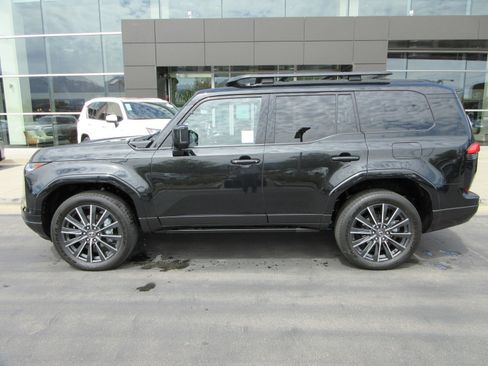Used 2026 Lexus GX 550 w/ Accessory Package (2T) AWD/4WD image 3