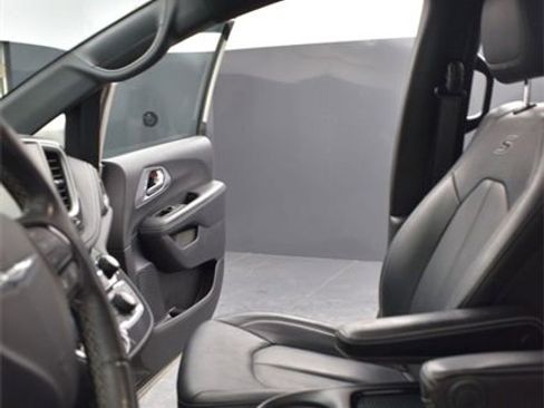 Used 2021 Chrysler Pacifica Touring-L w/ Premium & Safety Sphere Group image 10