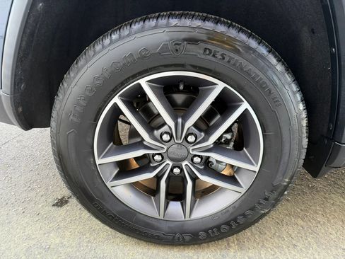 Used 2021 Jeep Grand Cherokee Limited w/ Trailer Tow Group IV image 40