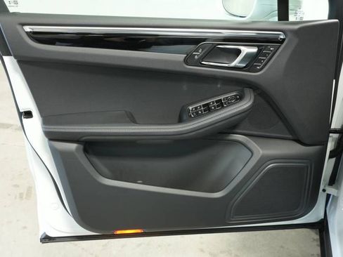 New 2026 Porsche Macan image 25