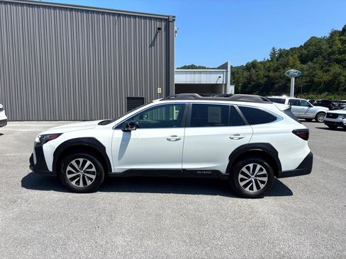 Used 2024 Subaru Outback Premium image 2