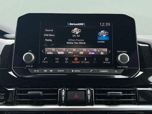 Used 2025 Nissan Pathfinder SV w/ SV Premium Package FWD image 21