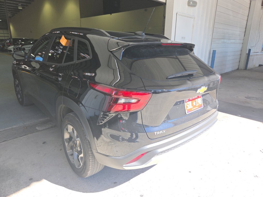 Used 2026 Chevrolet Trax LT FWD image 7