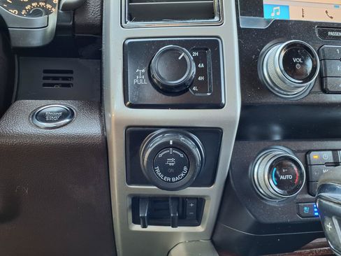 Used 2019 Ford F150 King Ranch w/ Equipment Group 601A Luxury AWD/4WD image 24