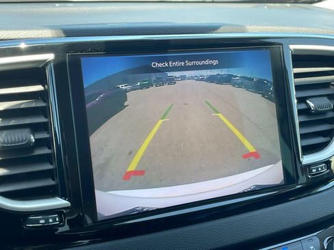 Used 2024 Chrysler Pacifica Touring-L FWD image 22