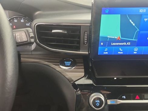 Used 2022 Ford Explorer Limited w/ Equipment Group 301A image 23