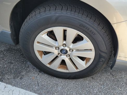 Used 2019 Subaru Outback 2.5i Premium image 7